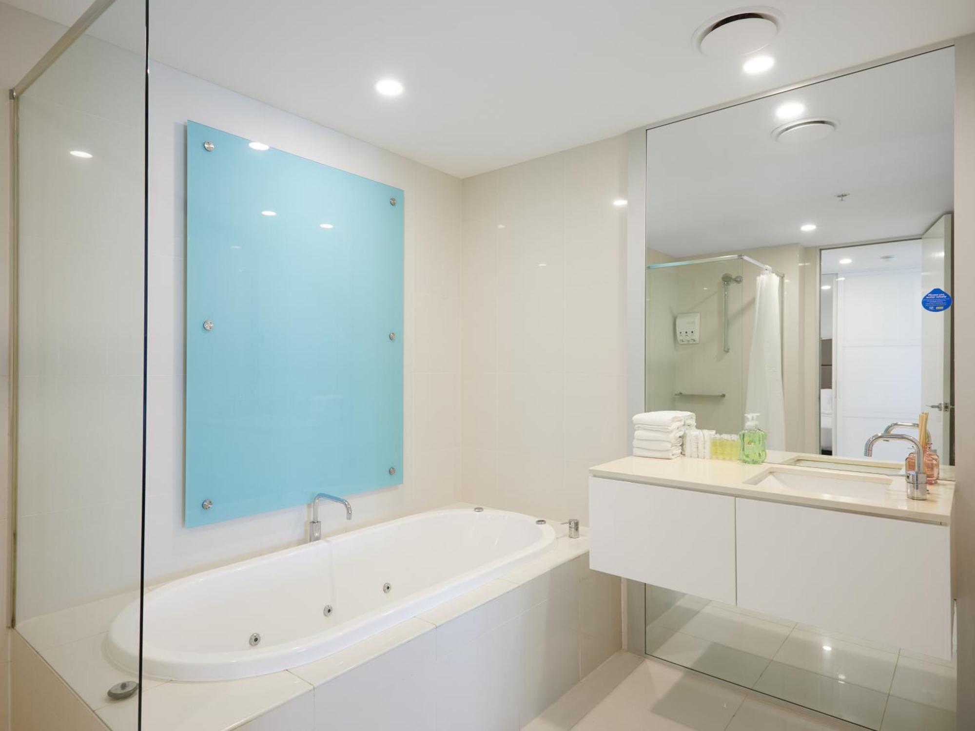 Serain Residences On 9 Hamilton Avenue Gold Coast Eksteriør bilde